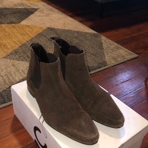 CLASSY MENS CHELSEA BOOTS Size 10.5. (Brown)